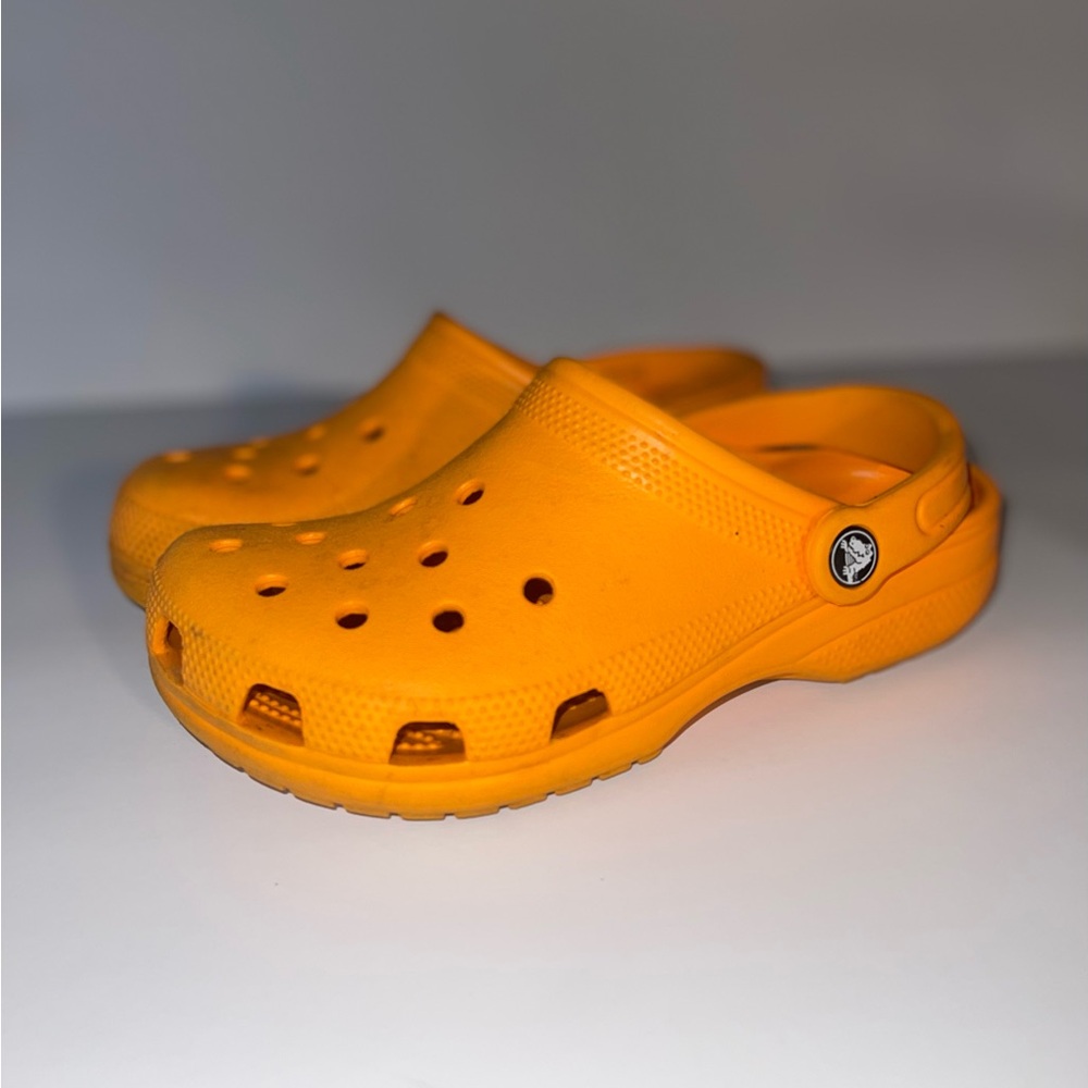 Crocs Classic Youth Unisex Size J4 Orange Slip On Slingback Rubber Comfort